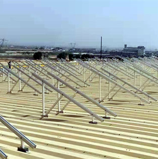 Sistemas de montaje de patas delanteras y traseras de techo solar de 700KW